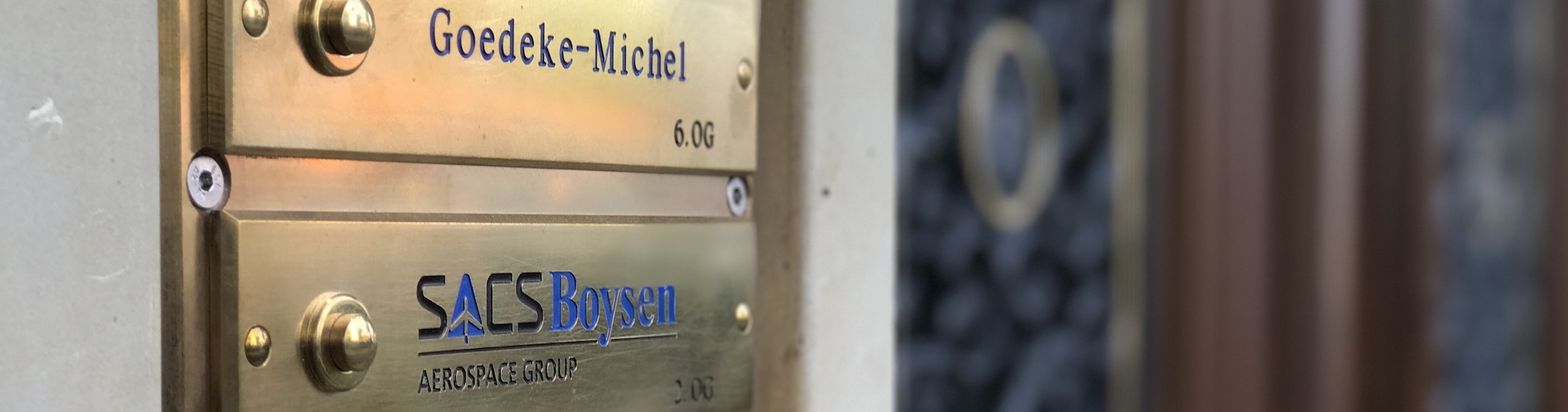 Gefrästes Messingschild